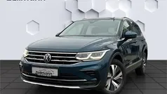 Blau Gebraucht 2022 VW Tiguan Elegance SUV | 30.822 € (Fairer Preis)