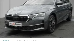 Graphitegrau metallic Gebraucht 2024 Skoda Octavia Selection Kombi | 34.480 € (Fairer Preis)
