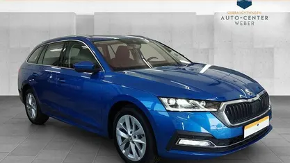 Blau Gebraucht 2024 Skoda Octavia Style Kombi | 30.490 € (Guter Preis)