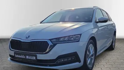 Używany Skoda Octavia Style 116 KM (85 kW) 2022 Biały Kombi