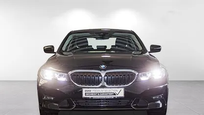 Metallic Gebraucht 2021 BMW 330e Sport Line Limousine | 27.308 € (Guter Preis)