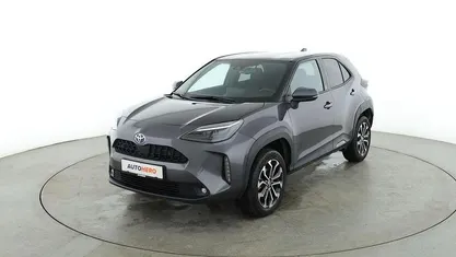 Grau Gebraucht 2021 Toyota Yaris Cross Team SUV | 23.890 € (Fairer Preis)