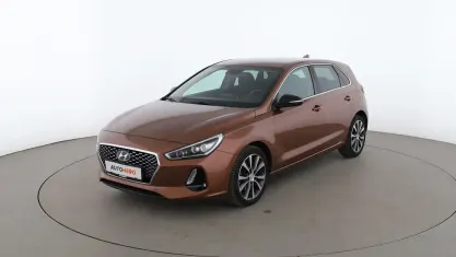 Gebraucht Hyundai i30 Intro Edition 120 PS (88 kW) 2017 Braun Limousine