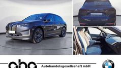 Grau Gebraucht 2022 BMW iX SUV | 48.930 € (Fairer Preis)
