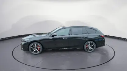 Gebraucht BMW 540 Comfort Edition 303 PS (222 kW) 2026 Schwarz Kombi