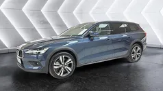 Blau Gebraucht 2024 Volvo V60 CC Ultimate Kombi | 43.480 € (Superpreis)