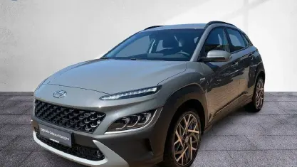 Gebraucht Hyundai Kona Trend 141 PS (103 kW) 2023 Galaxy grey / mic SUV