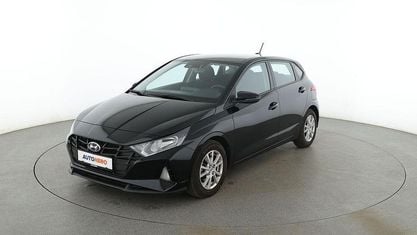 Gebraucht Hyundai i20 Pure 84 PS (61 kW) 2021 Schwarz Kleinwagen