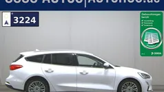 Weiss Gebraucht 2019 Ford Focus Titanium Limousine | 9.680 € (Guter Preis)