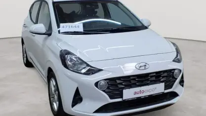 Gebraucht Hyundai i10 Trend 67 PS (49 kW) 2022 Polar white uni Kleinwagen