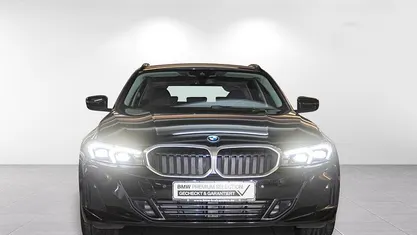 Schwarz Gebraucht 2022 BMW 320e Sport Line Kombi | 28.908 € (Fairer Preis)
