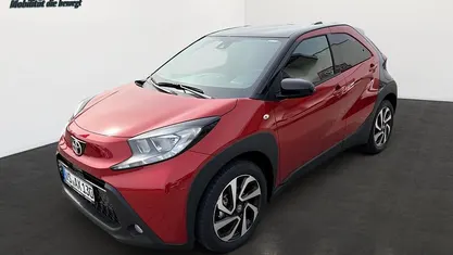 Chilli red / schwarz Gebraucht 2025 Toyota Aygo X Basis SUV | 16.830 € (Fairer Preis)