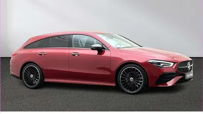Gebraucht Mercedes CLA200 Shooting Brake AMG 163 PS (119 kW) 2025 Rot Kombi