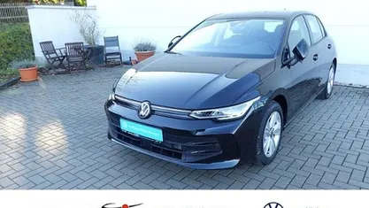 Schwarz Gebraucht 2024 VW Golf VIII Life Limousine | 25.950 € (Fairer Preis)