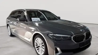 Gebraucht BMW 530 Luxury Line 252 PS (185 kW) 2022 Berninagrau bernsteineffekt metallic Kombi