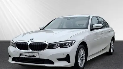 Weiss Gebraucht 2020 BMW 318 Advantage Limousine | 23.990 € (Fairer Preis)