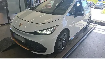 Gebraucht Cupra Born 150 kW (204 PS) 2023 Weiss Kleinwagen