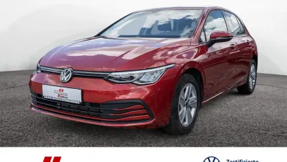 Gebraucht VW Golf VIII Life 110 PS (80 kW) 2022 Rot Limousine