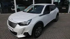 Weiß perlmutt metallic Gebraucht 2022 Peugeot e-2008 Active SUV | 19.990 € (Fairer Preis)