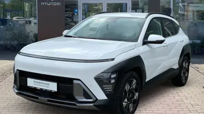 Gebraucht Hyundai Kona Turbo 139 PS (102 kW) 2025 Atlas white SUV