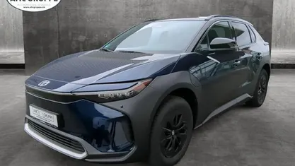 Usata Toyota bZ4X Lounge 164 kW (224 CV) 2025 Blu SUV