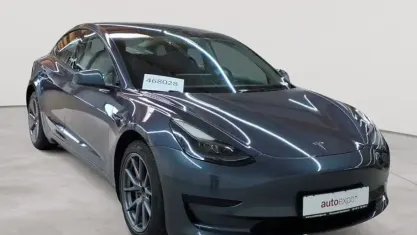 Gebraucht Tesla Model 3 239 kW (325 PS) 2022 Midnight silver metallic Limousine