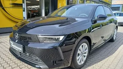 Usata Opel Astra Edition 130 CV (95 kW) 2025 Nero Berlina