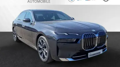 Gebraucht BMW 750e Executive 489 PS (359 kW) 2024 Sophistograu brillanteffekt Limousine