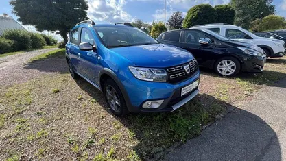 Bleu dazurite Gebraucht 2017 Dacia Sandero Celebration Kleinwagen | 9.990 € (Fairer Preis)