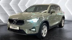 Grün Gebraucht 2024 Volvo XC40 Core SUV | 35.890 € (Fairer Preis)