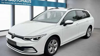 Weiß Gebraucht 2023 VW Golf VIII Life Kombi | 21.250 € (Fairer Preis)