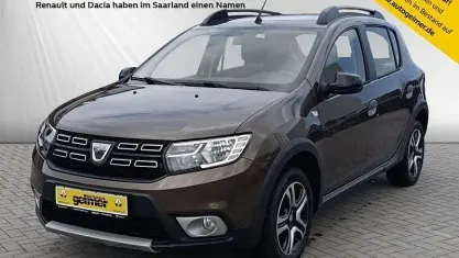 Gebraucht Dacia Sandero Celebration 101 PS (74 kW) 2021 Braun Limousine