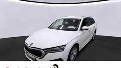 Weiss Gebraucht 2023 Skoda Octavia Style Kombi | 20.777 € (Fairer Preis)