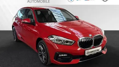 Gebraucht BMW 118 Sport Line 136 PS (100 kW) 2023 Melbourne rot metallic Kleinwagen