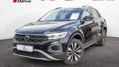 Schwarz / deep black (metallic) Gebraucht 2023 VW T-Roc Move SUV | 29.880 € (Fairer Preis)