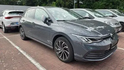 Gebraucht VW Golf VIII Life 116 PS (85 kW) 2020 Grau Limousine