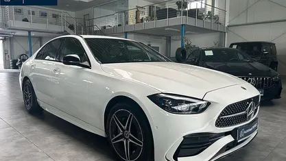 Gebraucht Mercedes C300e Premium 204 PS (150 kW) 2024 Weiß Limousine