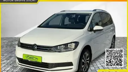 Używany VW Touran Active 150 KM (110 kW) 2022 Biały Minivan