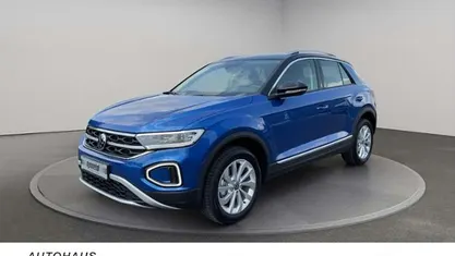 Ravennablau metallic / schwar Neu 2025 VW T-Roc Style SUV | 35.980 € (Guter Preis)