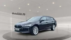 Ebony schwarz metallic Gebraucht 2025 Skoda Superb Kombi | 38.440 € (Fairer Preis)