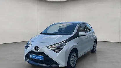 Pianosaweiß Gebraucht 2020 Toyota Aygo X-play Kleinwagen | 7.490 € (Fairer Preis)