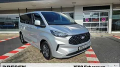 Silber Gebraucht 2024 Ford Tourneo Custom Titanium Van / Kleinbus | 50.450 € (Fairer Preis)