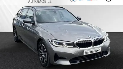 Gebraucht BMW 330e Sport Line 292 PS (214 kW) 2022 Kombi