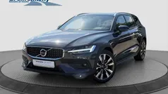Platinum grey (grau) Gebraucht 2024 Volvo V60 CC Plus Kombi | 41.960 € (Superpreis)