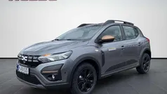 Dolomitgrau metallic Gebraucht 2025 Dacia Sandero Extreme Kleinwagen | 18.990 € (Fairer Preis)