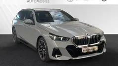 Brooklyn grau metallic Gebraucht 2024 BMW 520 M Sport Kombi | 52.390 € (Superpreis)