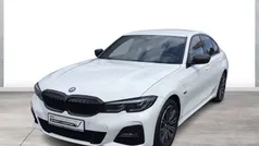 Weiß Gebraucht 2022 BMW 320e M Sport Limousine | 32.690 € (Fairer Preis)