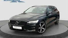 Onyx black (schwarz) Gebraucht 2025 Volvo V60 Plus Kombi | 38.960 € (Fairer Preis)