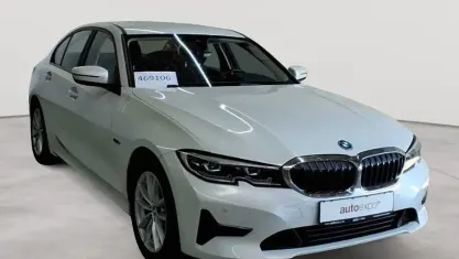 Gebraucht BMW 330 Advantage 184 PS (135 kW) 2022 Mineralweiß metallic Limousine
