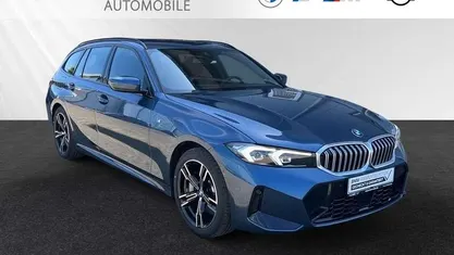 Gebraucht BMW 330 M Sport 245 PS (180 kW) 2024 Arctic race blue metallic Kombi